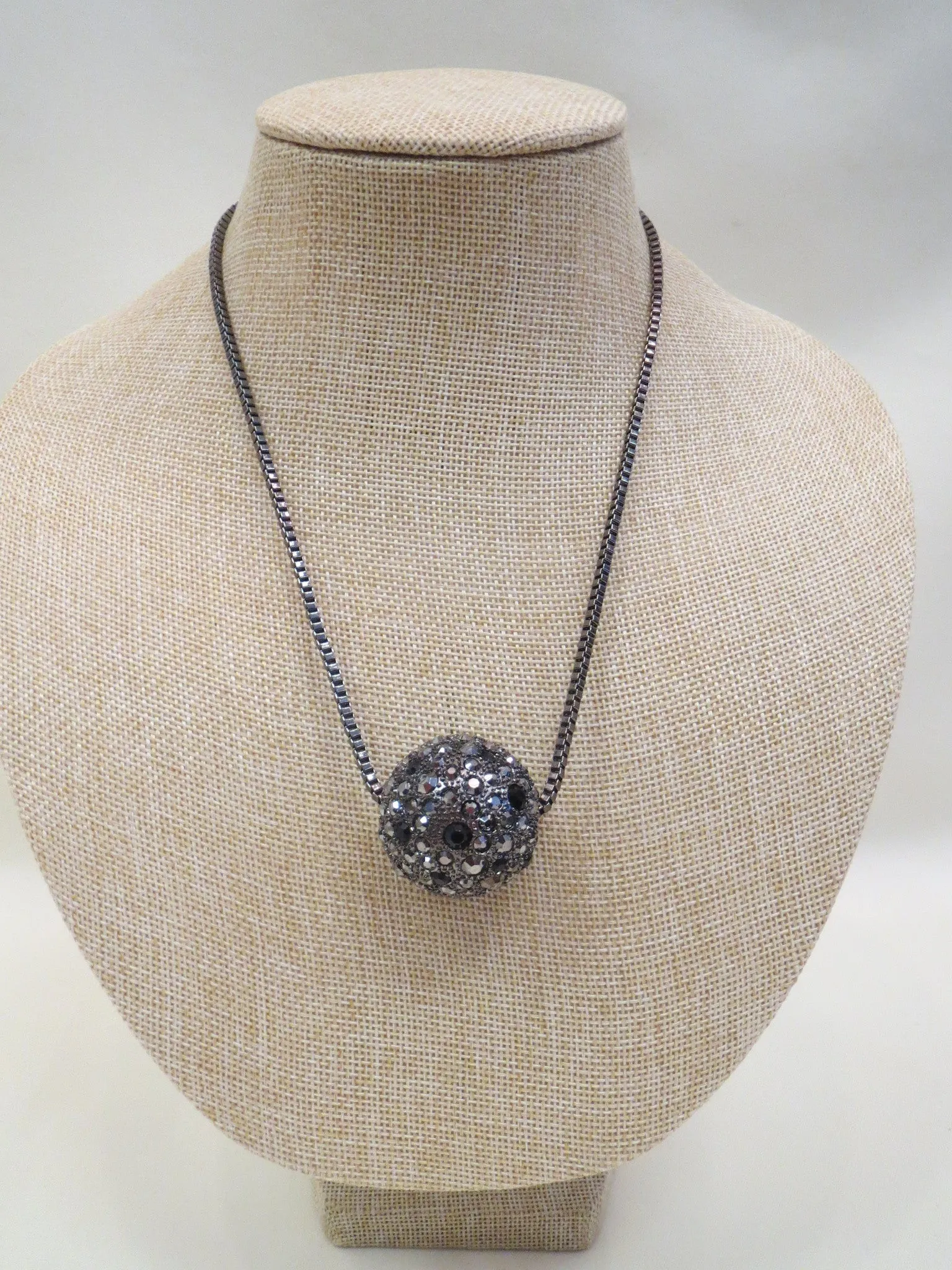 ADO | Grey/Black Necklace with Pendant