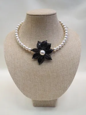 ADO | Pearl Flower Necklace