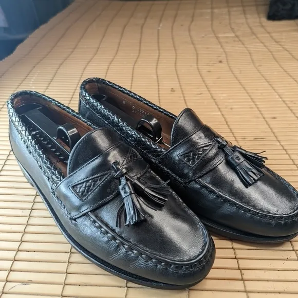Allen Edmonds Men’s Size 8DMaxfield Dress Loafer Shoe Black Leather Tassels. Gre