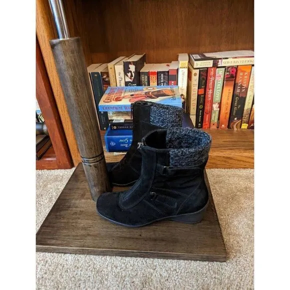 AQUATALIA mia black suede wedge boot sz 5.5 euc