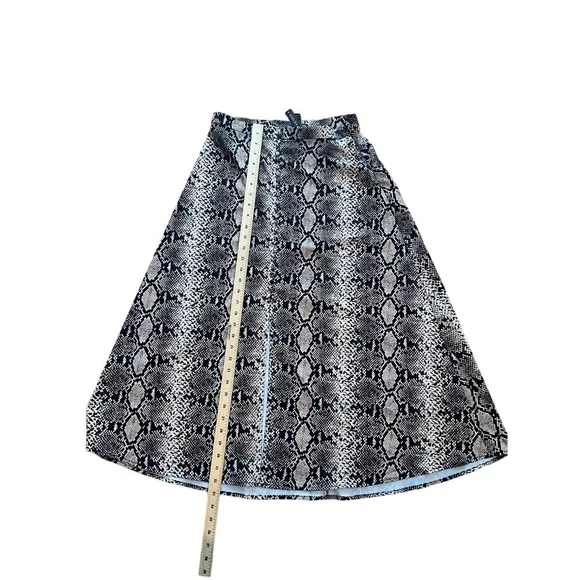 Chelsea &amp; Theodore snake skirt sz 10