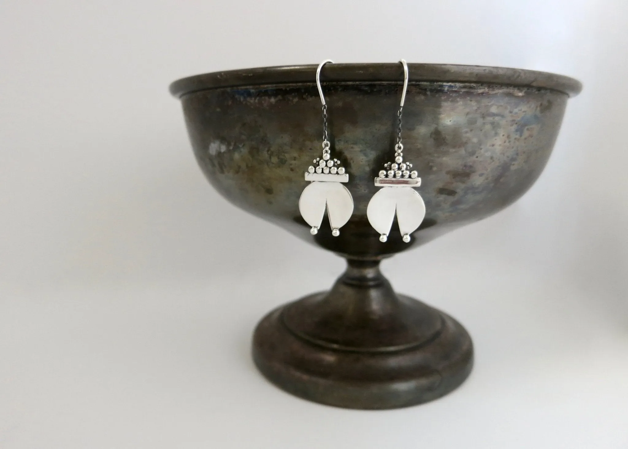 Chic 'Naughara' threader earrings