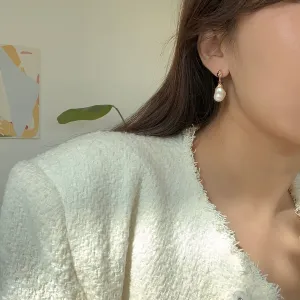 [Clip on] Aurora's Large Baroque Pearl Drop earrings