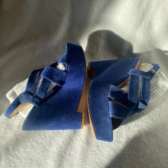 DOLCE VITA blue suede wedge