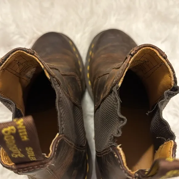Dr.Martens Chelsea boot size 5 children pre-owned.