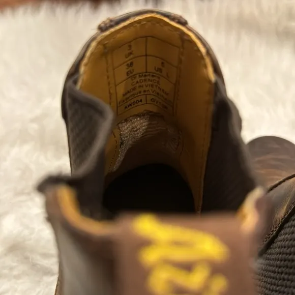 Dr.Martens Chelsea boot size 5 children pre-owned.