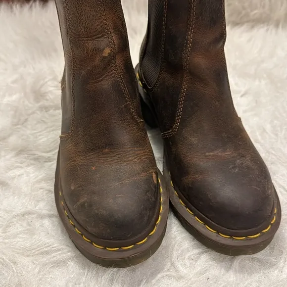 Dr.Martens Chelsea boot size 5 children pre-owned.