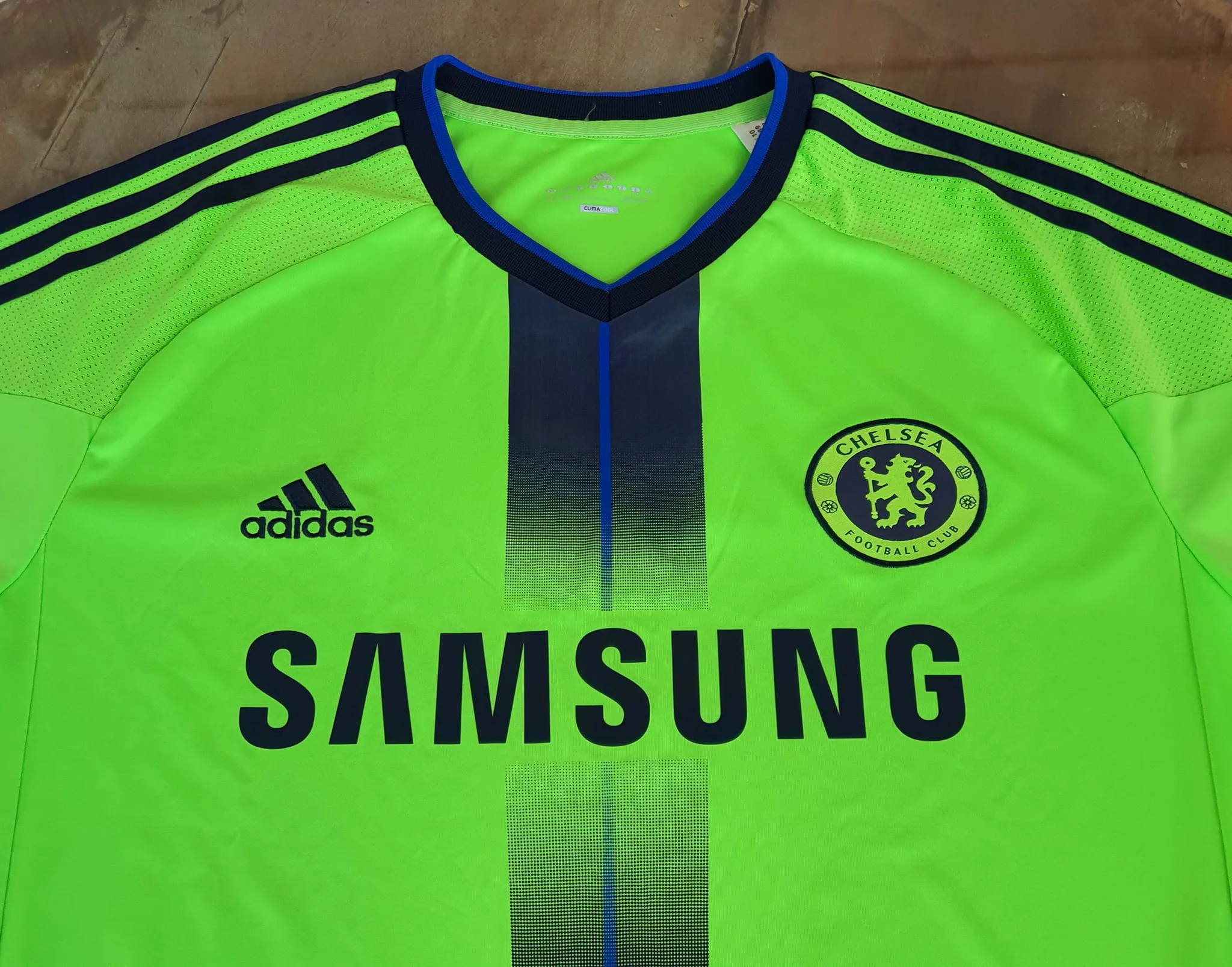 ENGLISH PREMIER CHELSEA 2010-11 UEFA CUP QUARTER -FINALS THIRD SHIRT LARGE / CODE # P00189   SOLD OUT!!!