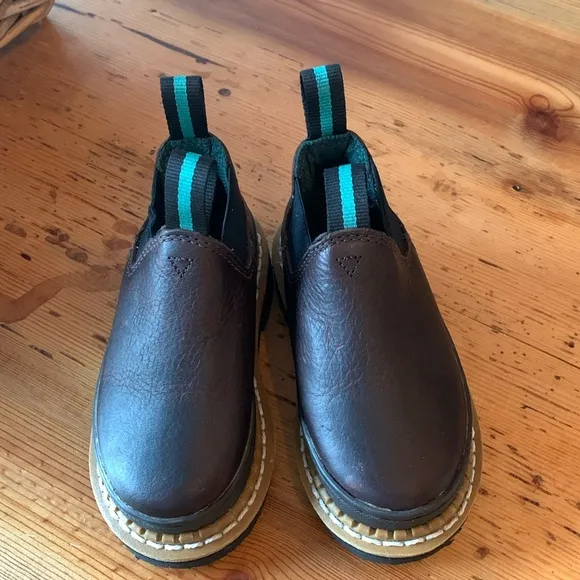 Georgia Giant toddler slip on leather boots. Brown, size 9.