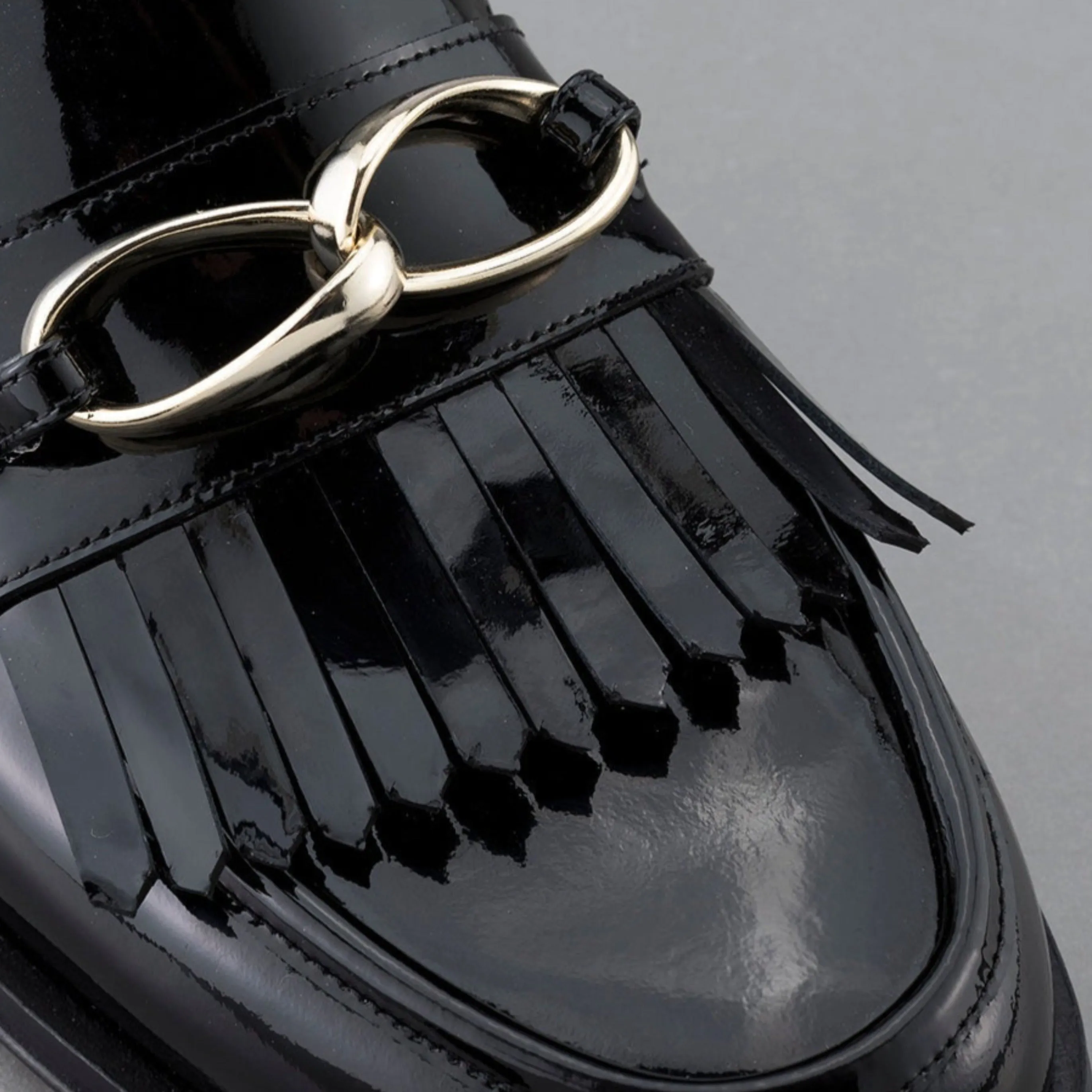 Le Ayana Frill Loafer