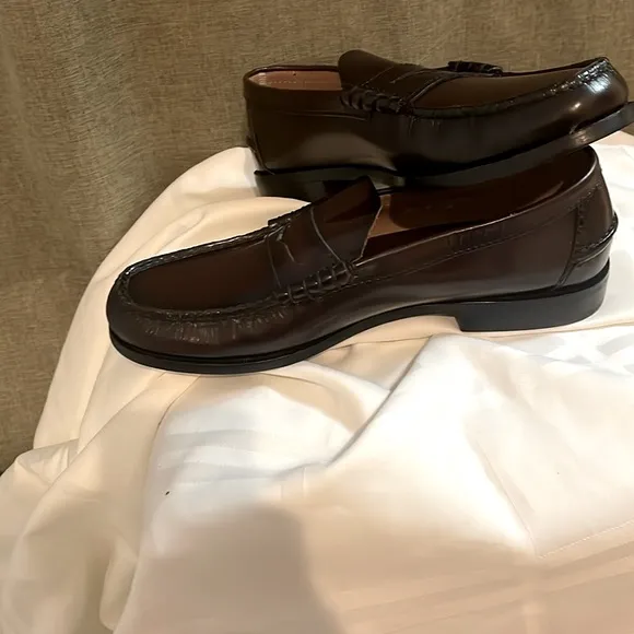 Men’s shoe, penny loafer by Florsheim, Burgundy color size 8D