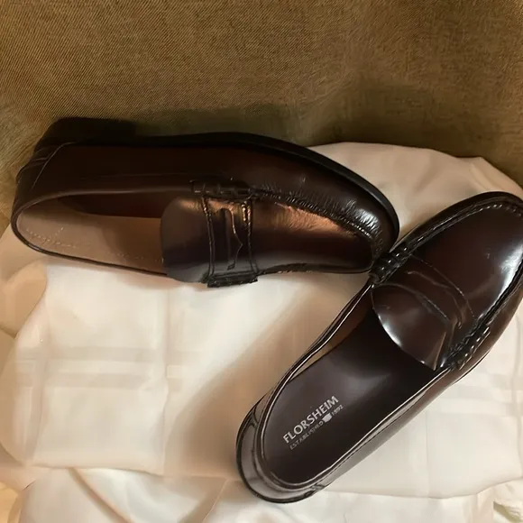 Men’s shoe, penny loafer by Florsheim, Burgundy color size 8D