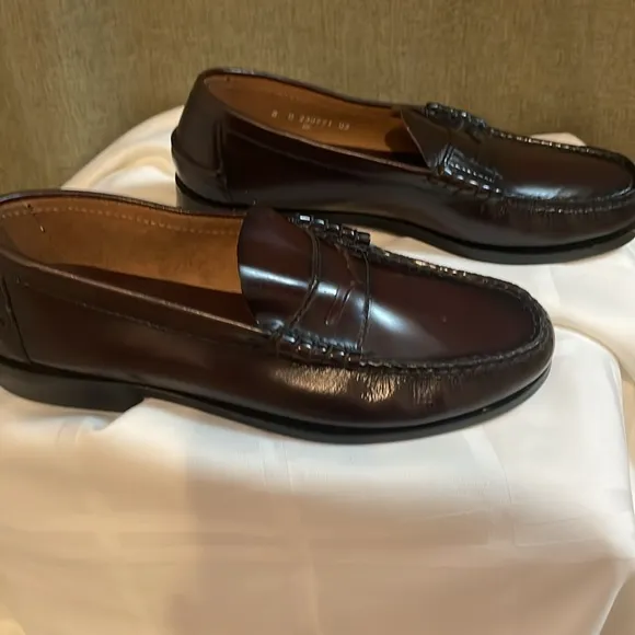 Men’s shoe, penny loafer by Florsheim, Burgundy color size 8D
