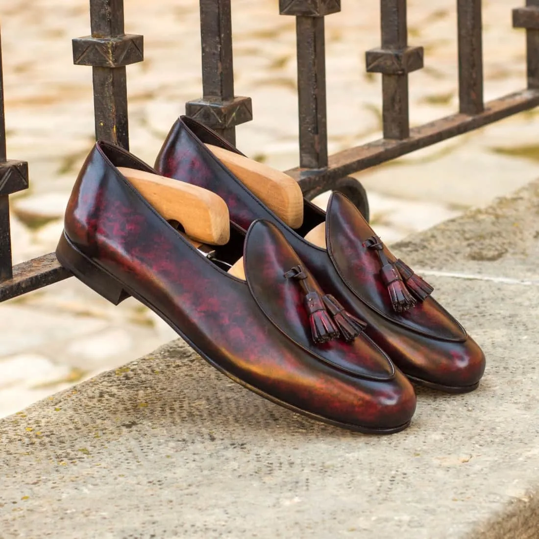 Mocassin Belge à glands en cuir patiné bordeaux