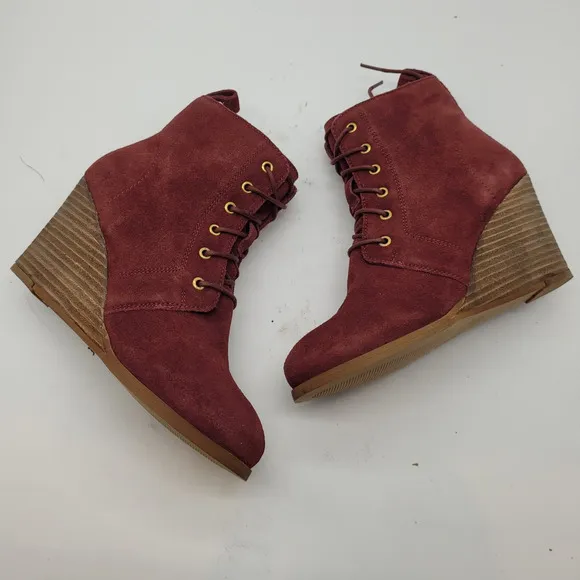New DIBA Womens boot Size 6.5 burgundy red Suede leather wedge heel lace up