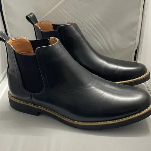 New never worn Deer Stags Rockland Men’s Chelsea boot Black 11.5