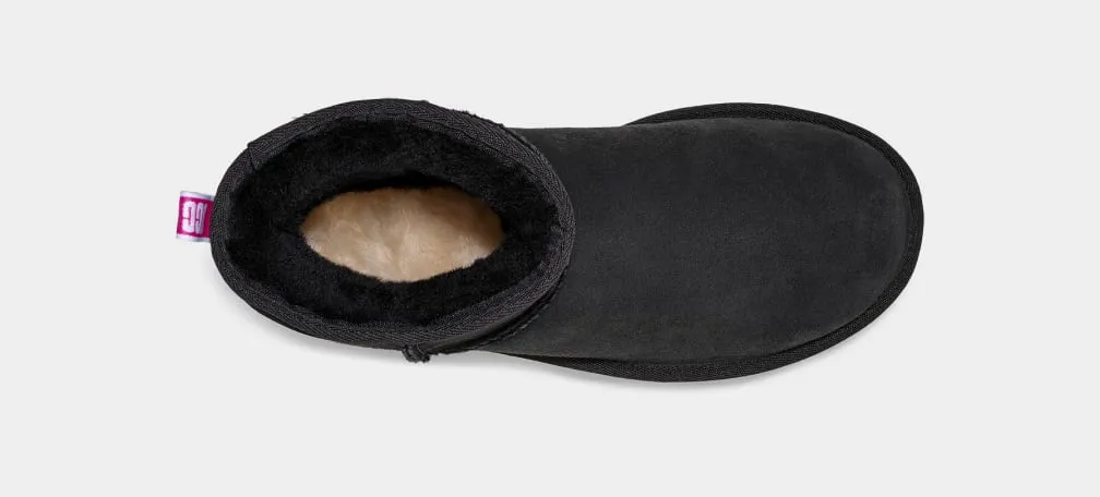 New UGG Women's Classic Mini II Graphic Logo Boots Black, Sz 7! NOTE: Inner side of right boot 2" stitch has come apart by sole of boot may be able to glue together!