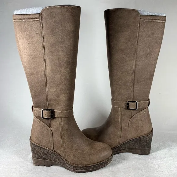 NEW Volatile Women's Cabrillo Tall Wedge Boot Size 6