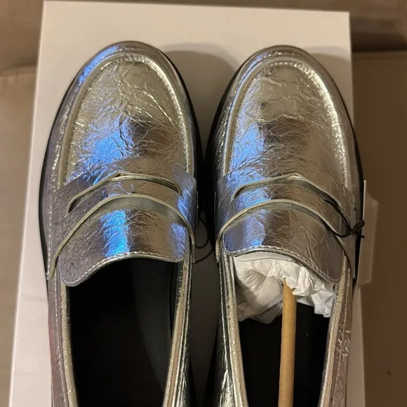 NIB The Drop Women's Ryan Lug Sole Loafer silver metallic size 9 women’s