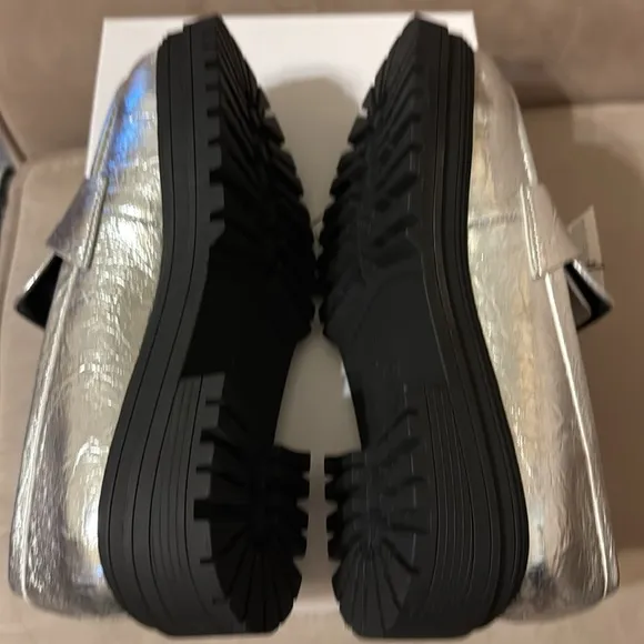 NIB The Drop Women's Ryan Lug Sole Loafer silver metallic size 9 women’s