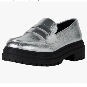 NIB The Drop Women's Ryan Lug Sole Loafer silver metallic size 9 women’s