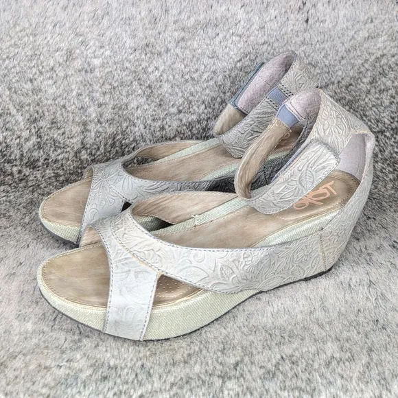 OTBT Hobart Wedge Tooled Leather Sandal Grey Women's 9