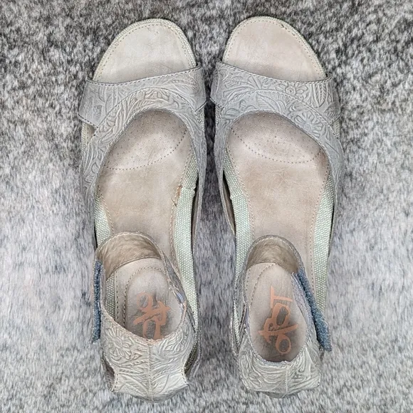 OTBT Hobart Wedge Tooled Leather Sandal Grey Women's 9