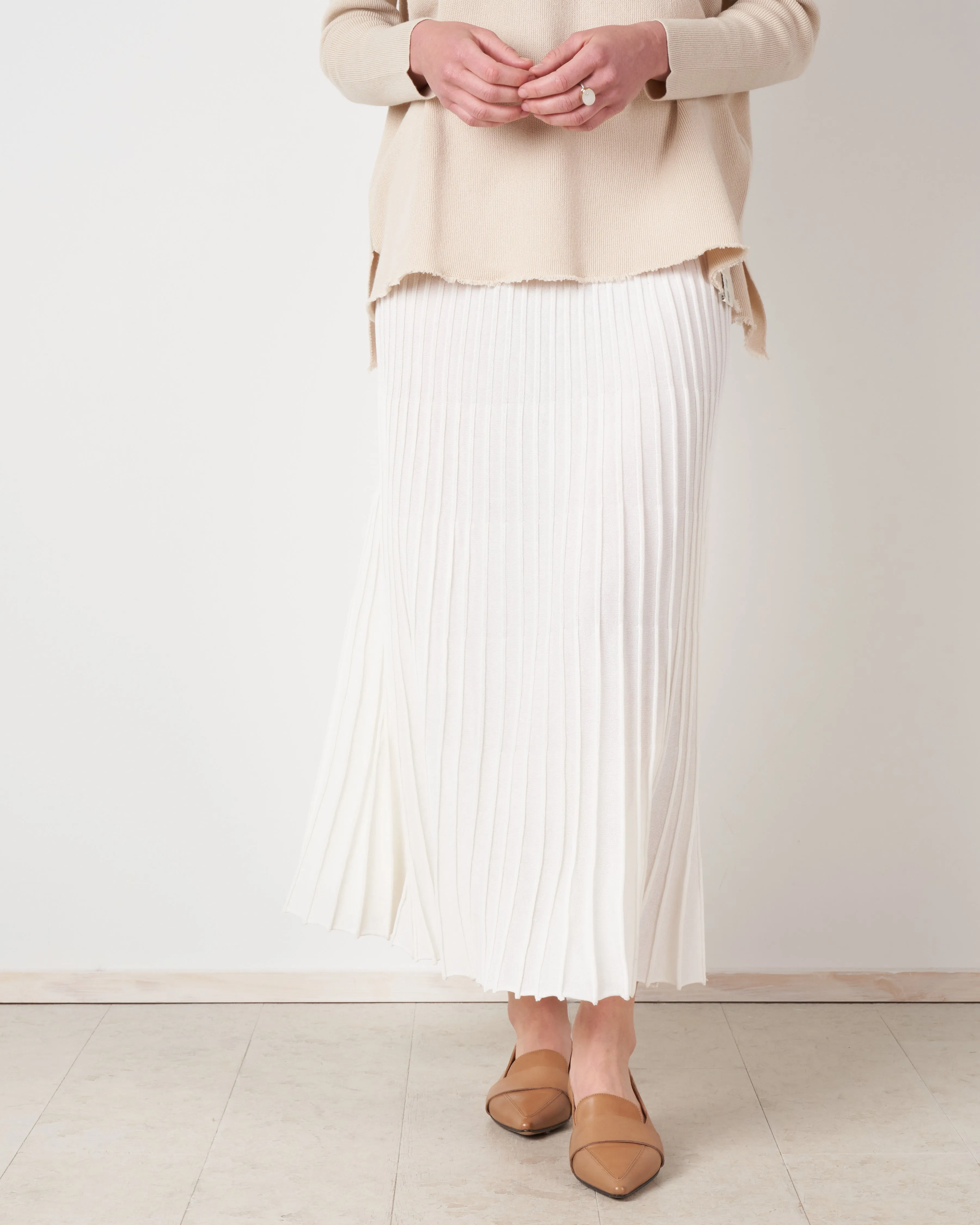 pleated skirt - latte