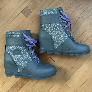 Sorel Youth Lexi Wedge Booties