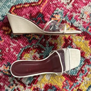 STAUD Billie Croc Effect Clear And White Wedge Sandal Size 39.5 / 9