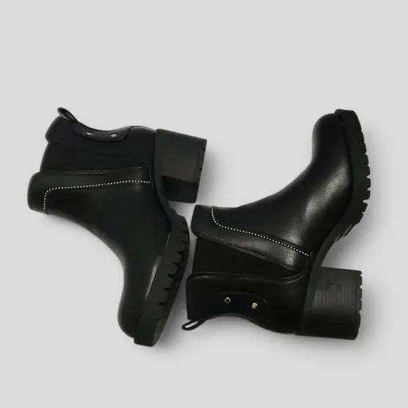 Torrid Chunky Lug Heel Chelsea Boot Sz 9WW Black Platform Studded Goth Moto