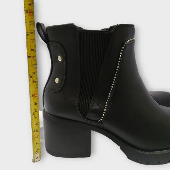 Torrid Chunky Lug Heel Chelsea Boot Sz 9WW Black Platform Studded Goth Moto