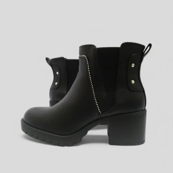 Torrid Chunky Lug Heel Chelsea Boot Sz 9WW Black Platform Studded Goth Moto