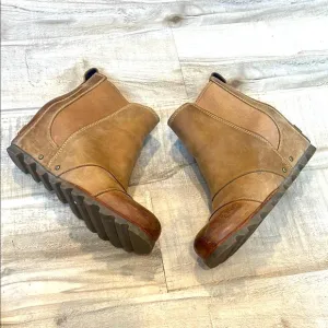 Womens Lea Wedge Boot, Camel Tan/Brown size 8